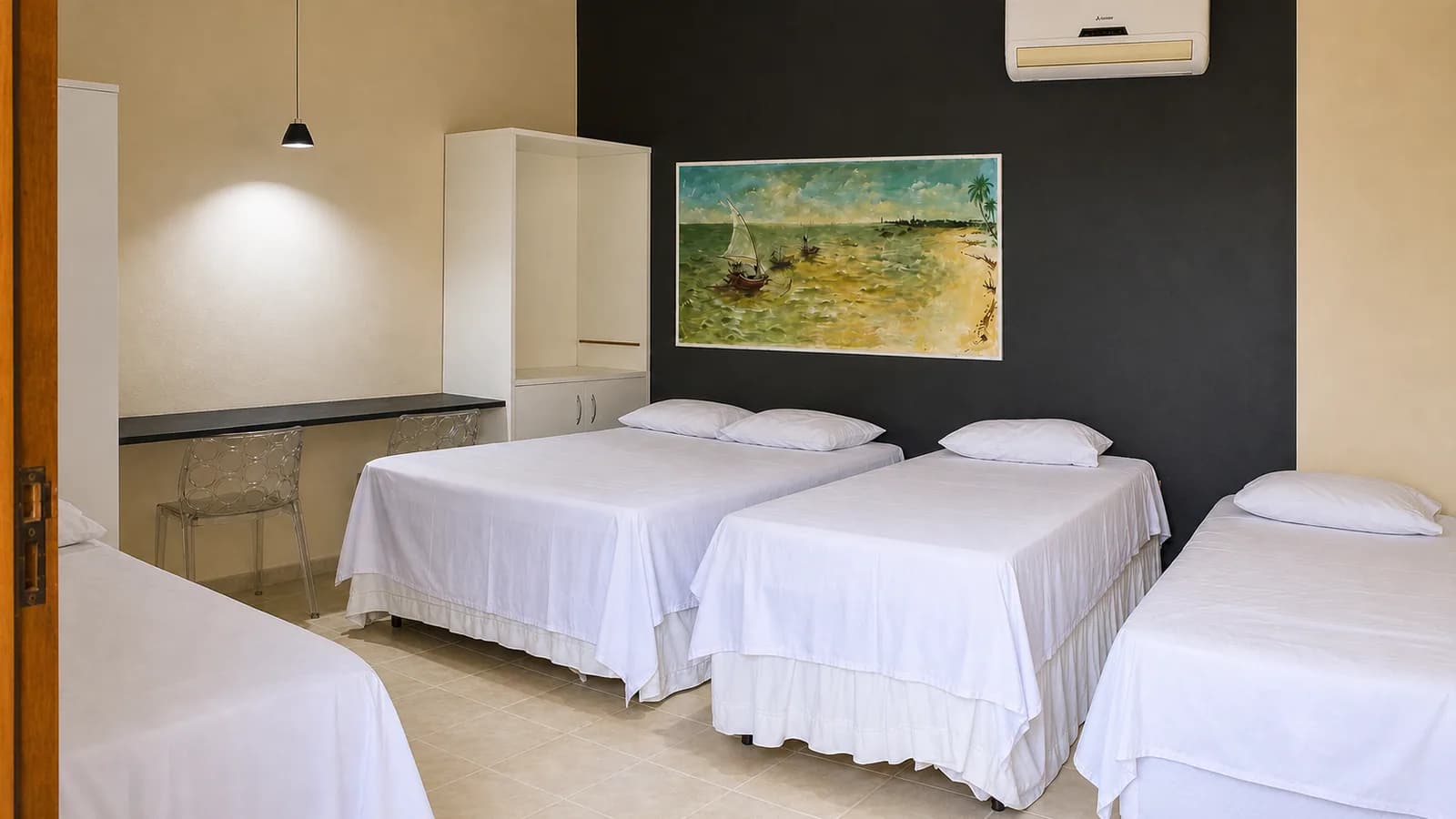 Suíte ampla e climatizada da Gadelhas Beach House